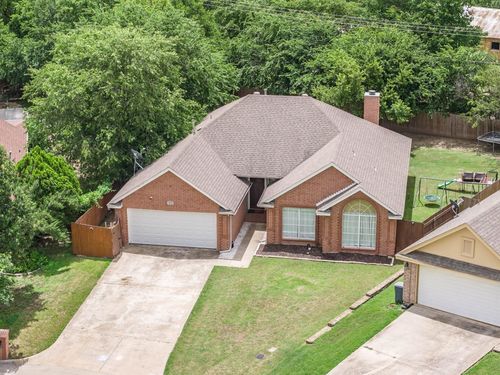 115 S Blue Bonnet Cir, Justin, TX, 76247-5801 | Card Image