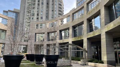 909 - 2181 Yonge St, Condo with 2 bedrooms, 2 bathrooms and 1 parking in Toronto ON | Image 1