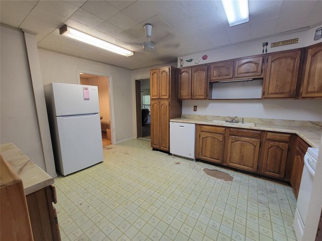 2506 Hillcrest Ave, House other with 3 bedrooms, 2 bathrooms and null parking in Greenville TX | Image 4