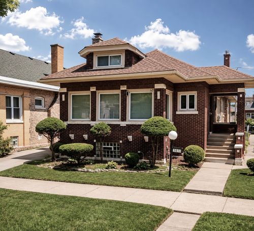 7611 S Ridgeland Ave, Chicago, IL, 60649-4005 | Card Image