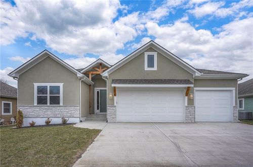 22609 Cole Ct, Peculiar, MO, 64078-8525 | Card Image