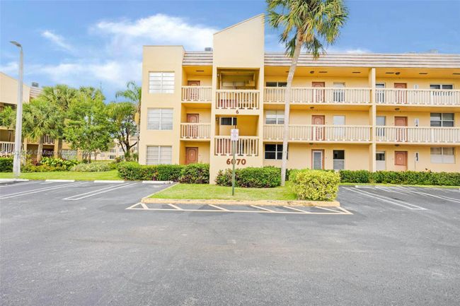 APT-302 - 6070 Nw 64 Th Ave, Condo with 2 bedrooms, 2 bathrooms and null parking in Tamarac FL | Image 38