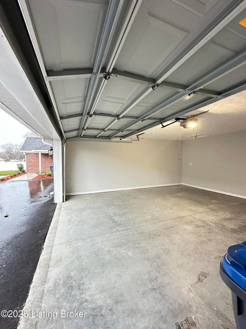 514 Eagle Pointe Dr, Louisville, KY, 40214-5459 | Card Image