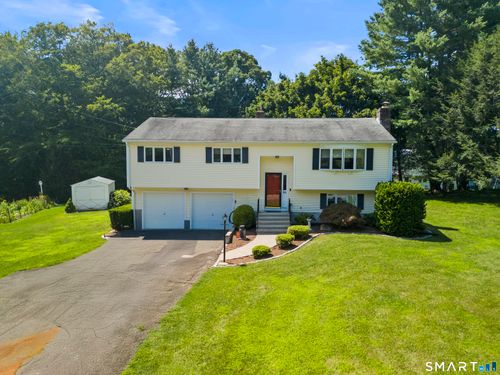 95 Pemberton Dr, Trumbull, CT, 06611-2205 | Card Image
