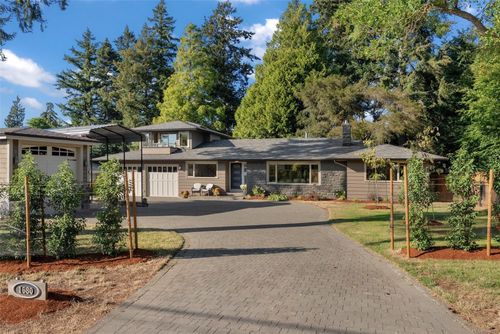 1680 Ash Rd, Victoria, BC, V8N2T5 | Card Image