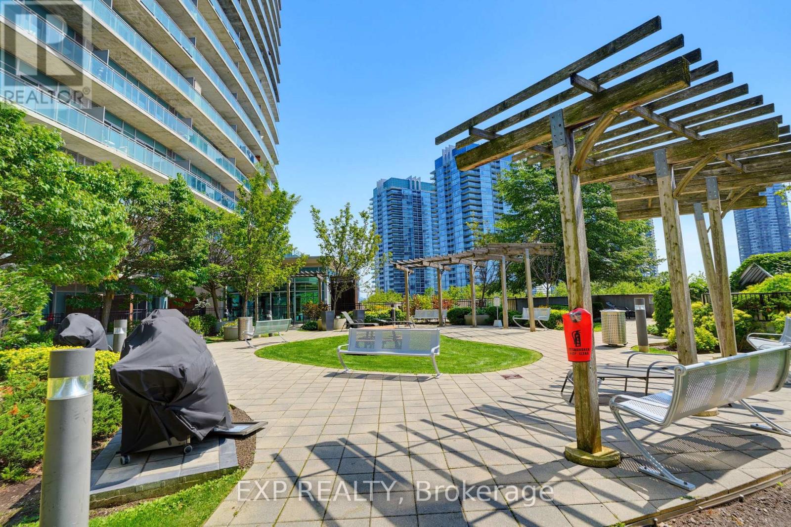 Residential in Toronto (Mimico) 4