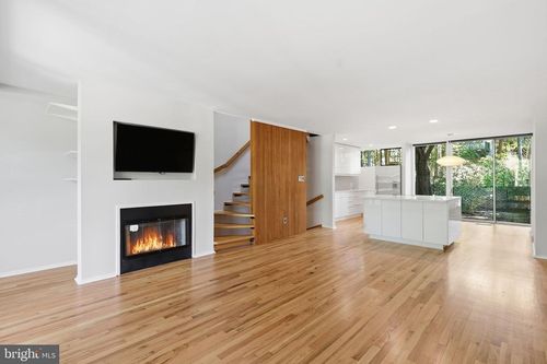 11510 Maple Ridge Rd, RESTON, VA, 20190-3603 | Card Image
