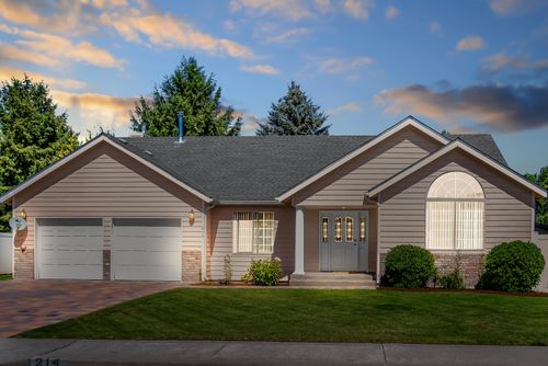214 Sw Meadow Lakes Dr, Prineville, OR, 97754-1400 | Card Image