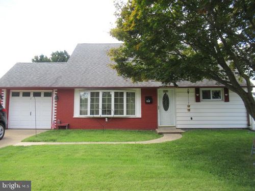 45 Queens Bridge Rd, LEVITTOWN, PA, 19057-2004 | Card Image