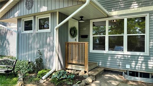 37 St Charles Pl, Clinton, ON, N0M1L0 | Card Image