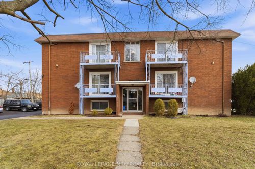 23 St Andrews Ave, Welland, ON, L3B1E2 | Card Image