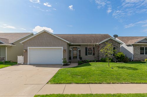 4 Frontier Ct, Le Claire, IA, 52753-9006 | Card Image
