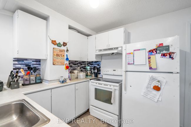 679 Frobisher Crt, House attached with 5 bedrooms, 3 bathrooms and 4 parking in Oshawa ON | Image 30