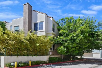 1205 - Sylmar Avenue, Townhouse with 3 bedrooms, 2 bathrooms and 2 parking in Sherman Oaks CA | Image 2