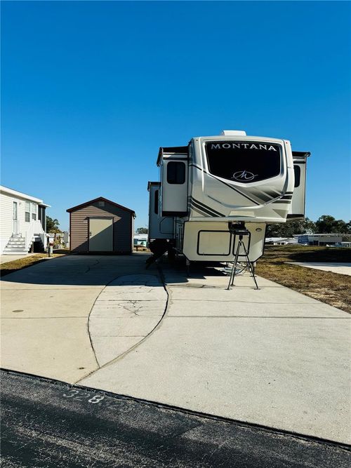 328 St George Dr, DAVENPORT, FL, 33837-2520 | Card Image