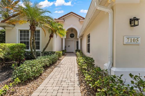 7105 Victoria Cir, UNIVERSITY PARK, FL, 34201-2313 | Card Image