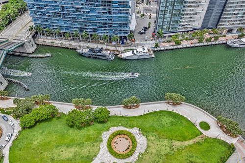 3214-475 Brickell Ave, Miami, FL, 33131-2498 | Card Image