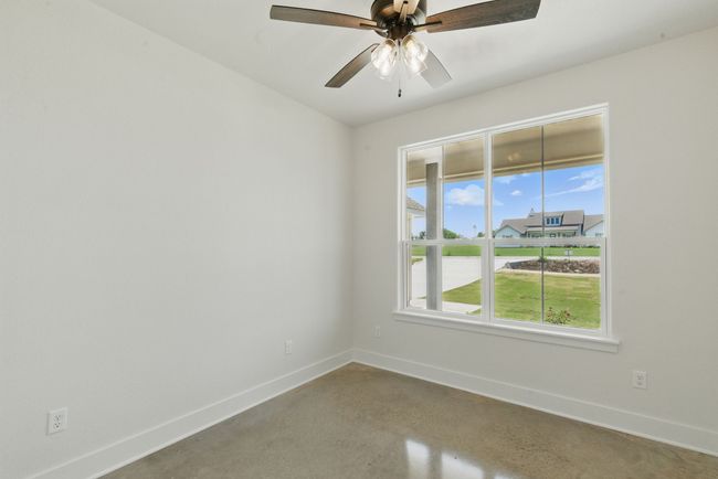 Unfurnished room with baseboards, ceiling fan, and finished concrete floors | Image 18