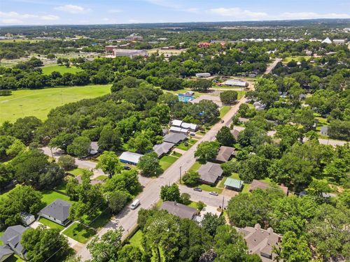511 W Valverde St, Brenham, TX, 77833-4553 | Card Image