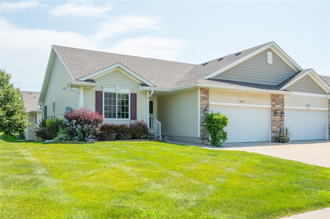 Bradford Ln, Johnston, IA 50131