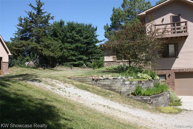 Looking into backyard from the driveway. | Image 55