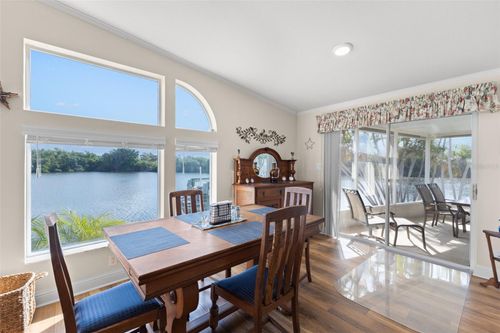 724-7013 Mount Piney Rd Ne, ST PETERSBURG, FL, 33702-6067 | Card Image