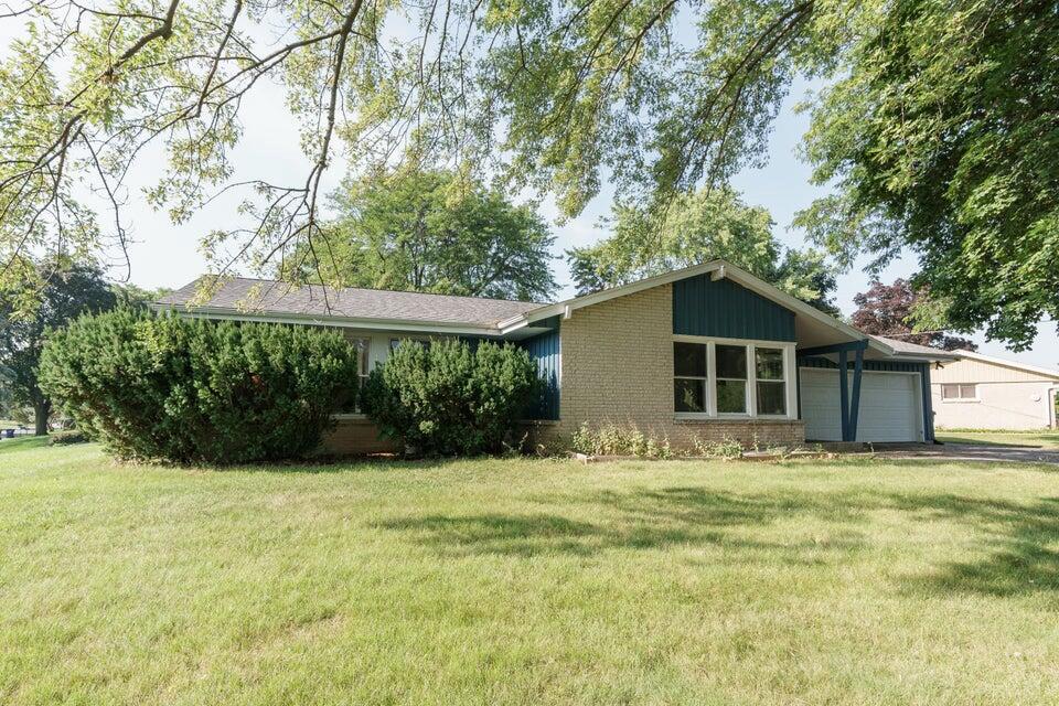 Rochelle Ave, Milwaukee, WI 53224