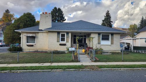 303 E Cooper St, Colfax, WA, 99111-1601 | Card Image