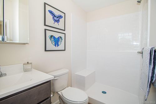 304 Ashley Court Avenue, Babylon, NY, 11703 | Card Image