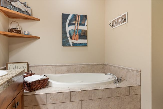 Master Bathroom - soaking tub | Image 24