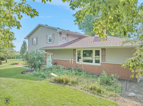 2318 E 1470 North Rd, Watseka, IL, 60970-7538 | Card Image