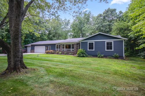 2864 Fairway Dr, Dorr, MI, 49323-9598 | Card Image