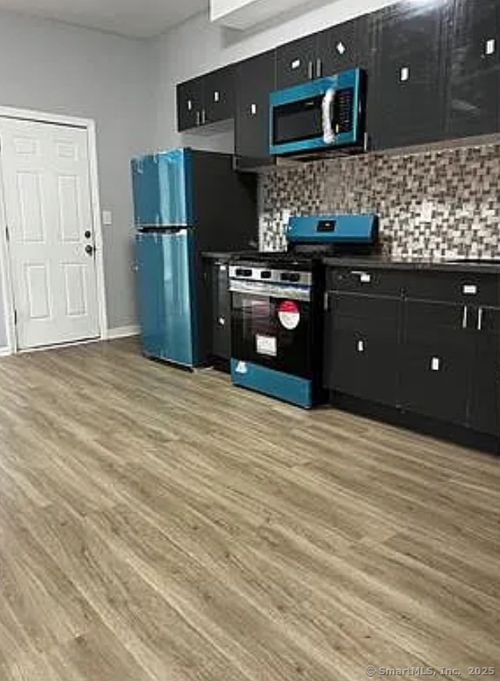 2r-422 E Main St, Bridgeport, CT, 06608-2301 | Card Image