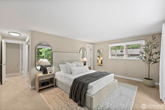 Large primary bedroom | Image 12