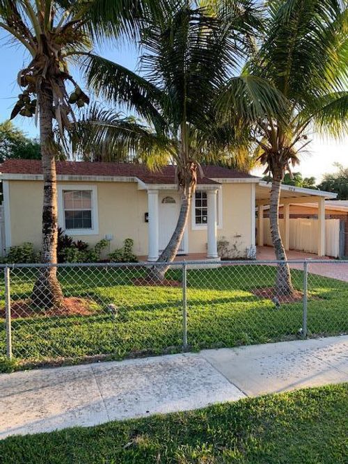 924 Green St, West Palm Beach, FL, 33405-3002 | Card Image