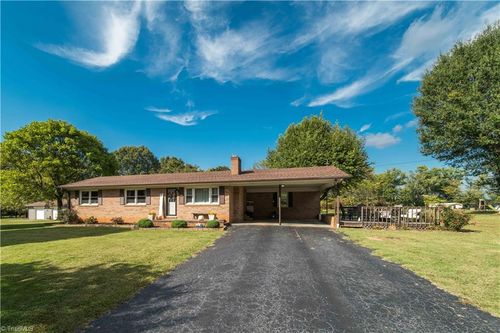 3528 Key St, Hamptonville, NC, 27020-7256 | Card Image