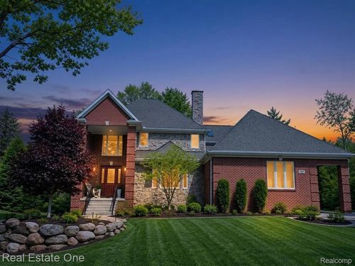 960 Hill Hollow Ln, Milford, MI, 48381-4727 | Card Image