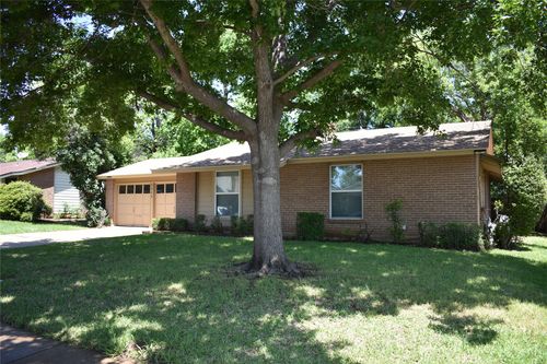 1301 Doncaster St, Irving, TX, 75062-7405 | Card Image