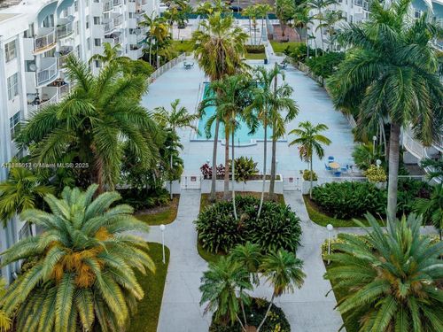 412-496 Nw 165th Street Rd, Miami, FL, 33169-6466 | Card Image