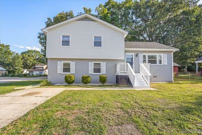 Split level home with a front lawn | Image 1