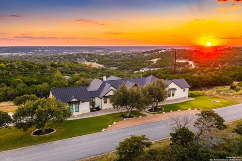 121 Center Oaks Ct, Kerrville, TX, 78028-2819 | Card Image