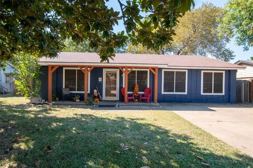 704 Clover Park Dr, Arlington, TX, 76013-1428 | Card Image