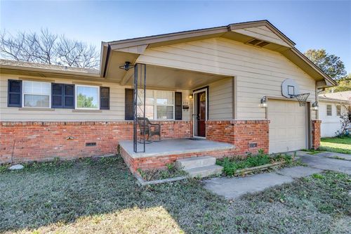 314 E Locust St, Tecumseh, OK, 74873-4418 | Card Image