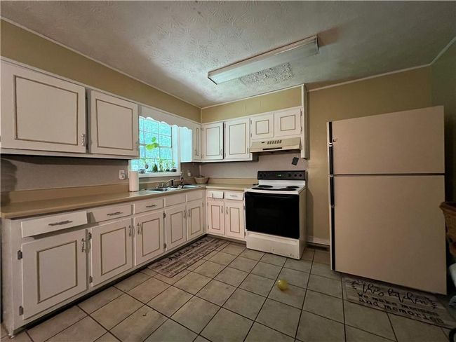 2275 Chestnut Log Loop, House other with 3 bedrooms, 2 bathrooms and 2 parking in Lithia Springs GA | Image 5