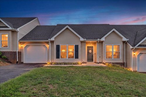 6807 Village Green Dr, Roanoke, VA, 24019-5024 | Card Image