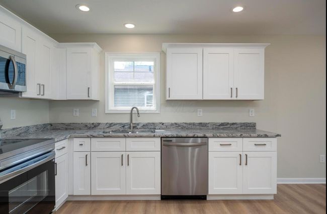 32 Maple St, House other with 3 bedrooms, 2 bathrooms and null parking in Jeffersonville OH | Image 7