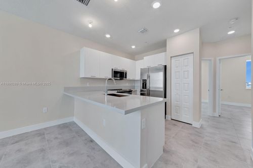 apt-303-6420 Nw 102nd Path, Doral, FL, 33178-4695 | Card Image