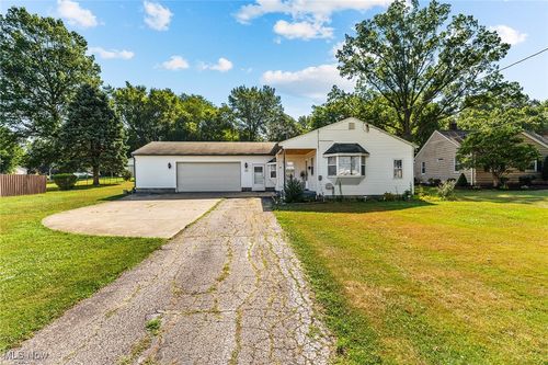 43 S Van Buren Ave, Barberton, OH, 44203-3519 | Card Image