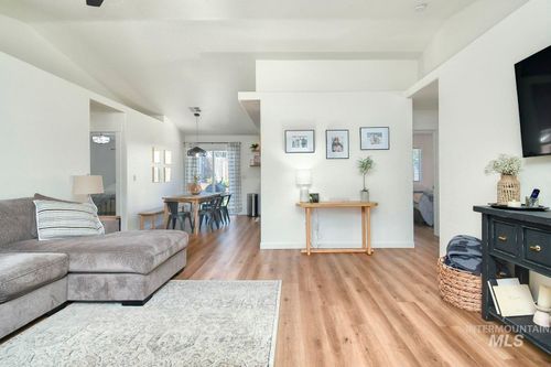 3205 S Malad Dr, Nampa, ID, 83686-4907 | Card Image