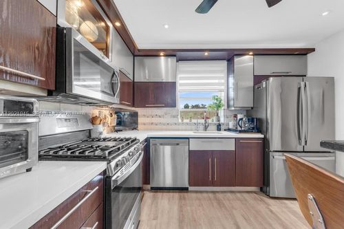 43-8394 Sw 154th Ave, Miami, FL, 33193-1271 | Card Image